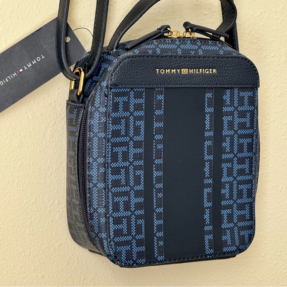 NWT TOMMY HILFIGER CROSSBODY BAG. NAVY BLUE AND BLUE STONE. ADJUSTABLE STRAP - Picture 5 of 12